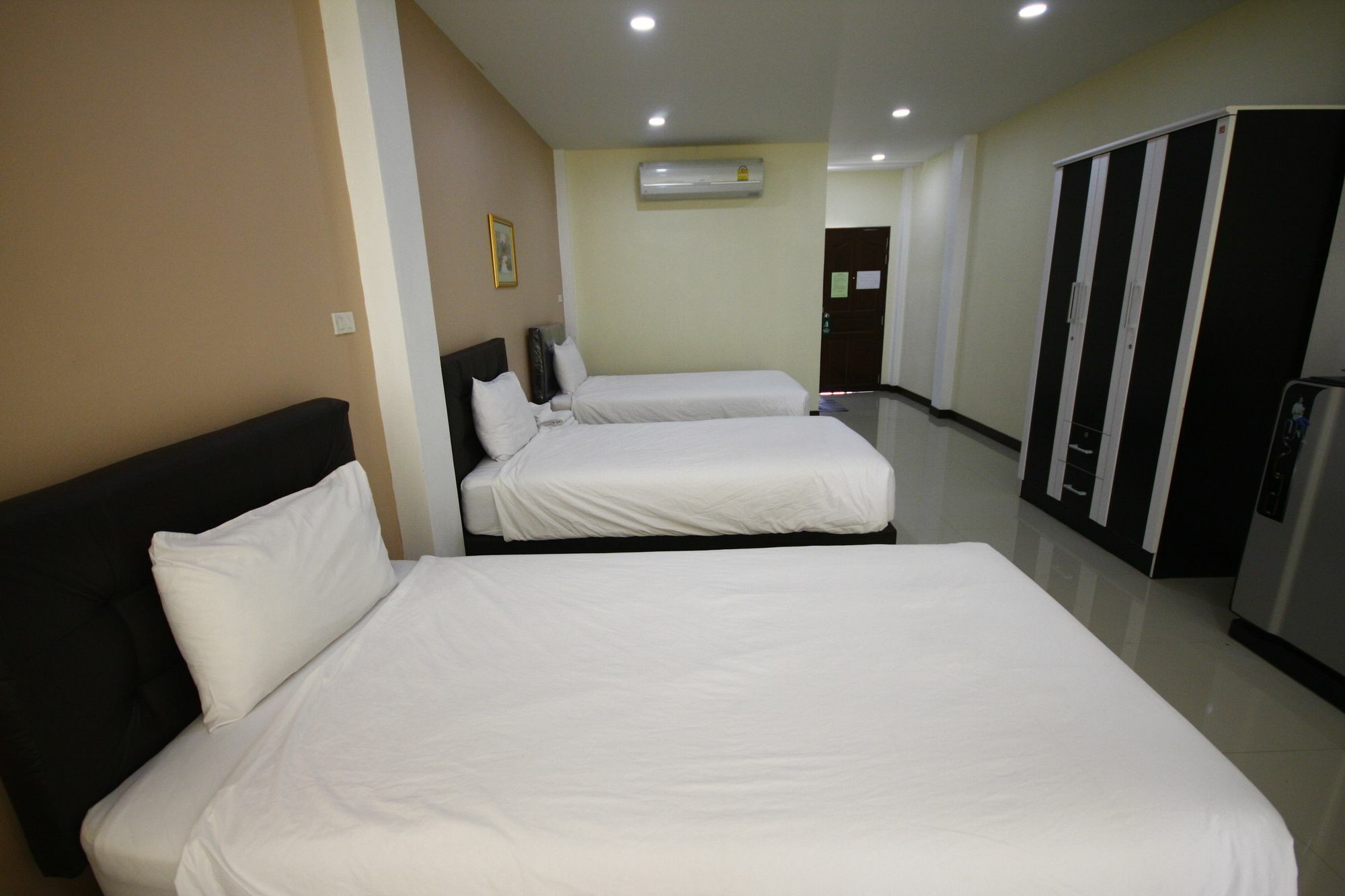Charoensuk Grand Hotel Kabin Buri Exterior foto