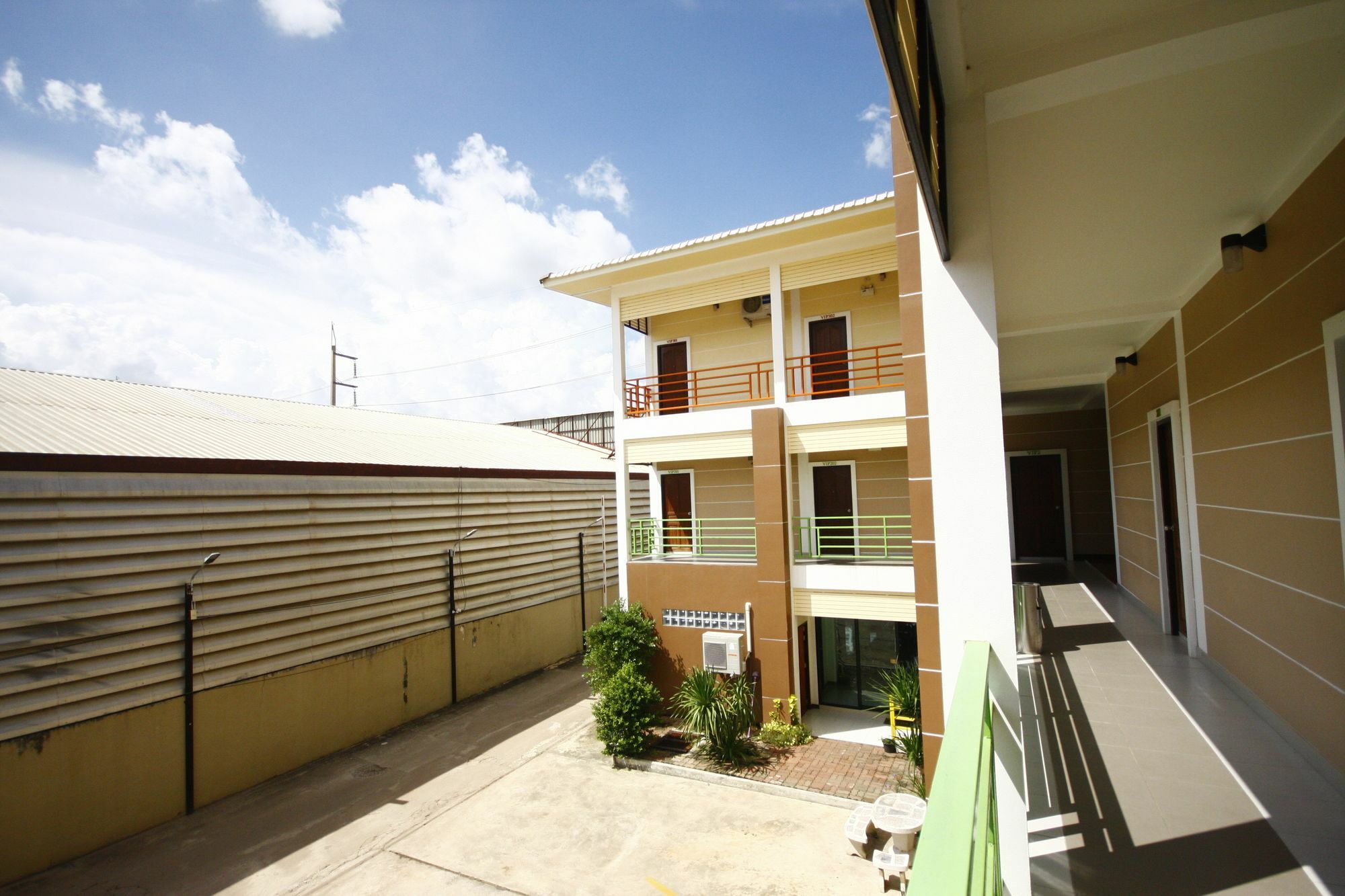 Charoensuk Grand Hotel Kabin Buri Exterior foto