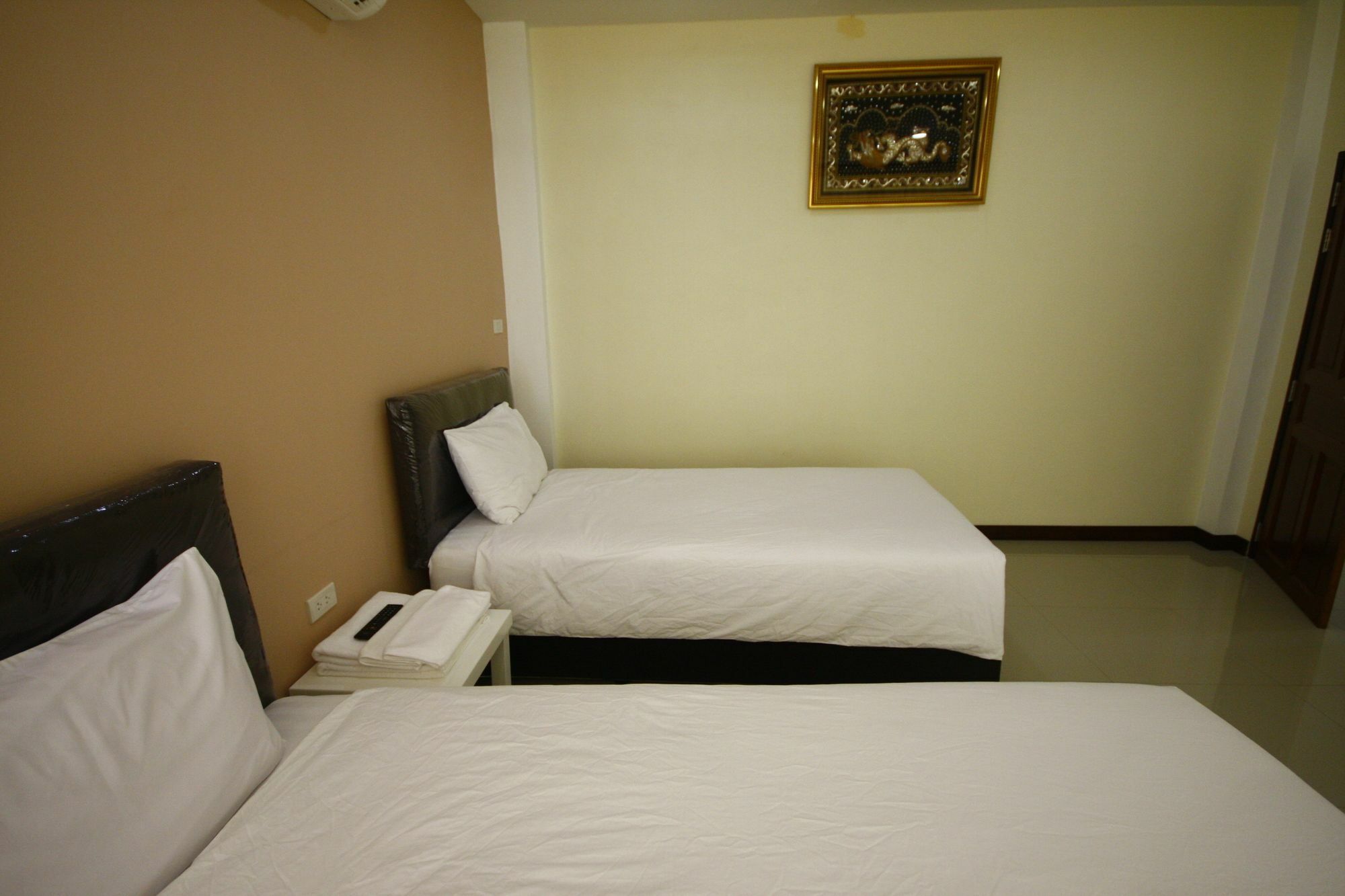 Charoensuk Grand Hotel Kabin Buri Exterior foto